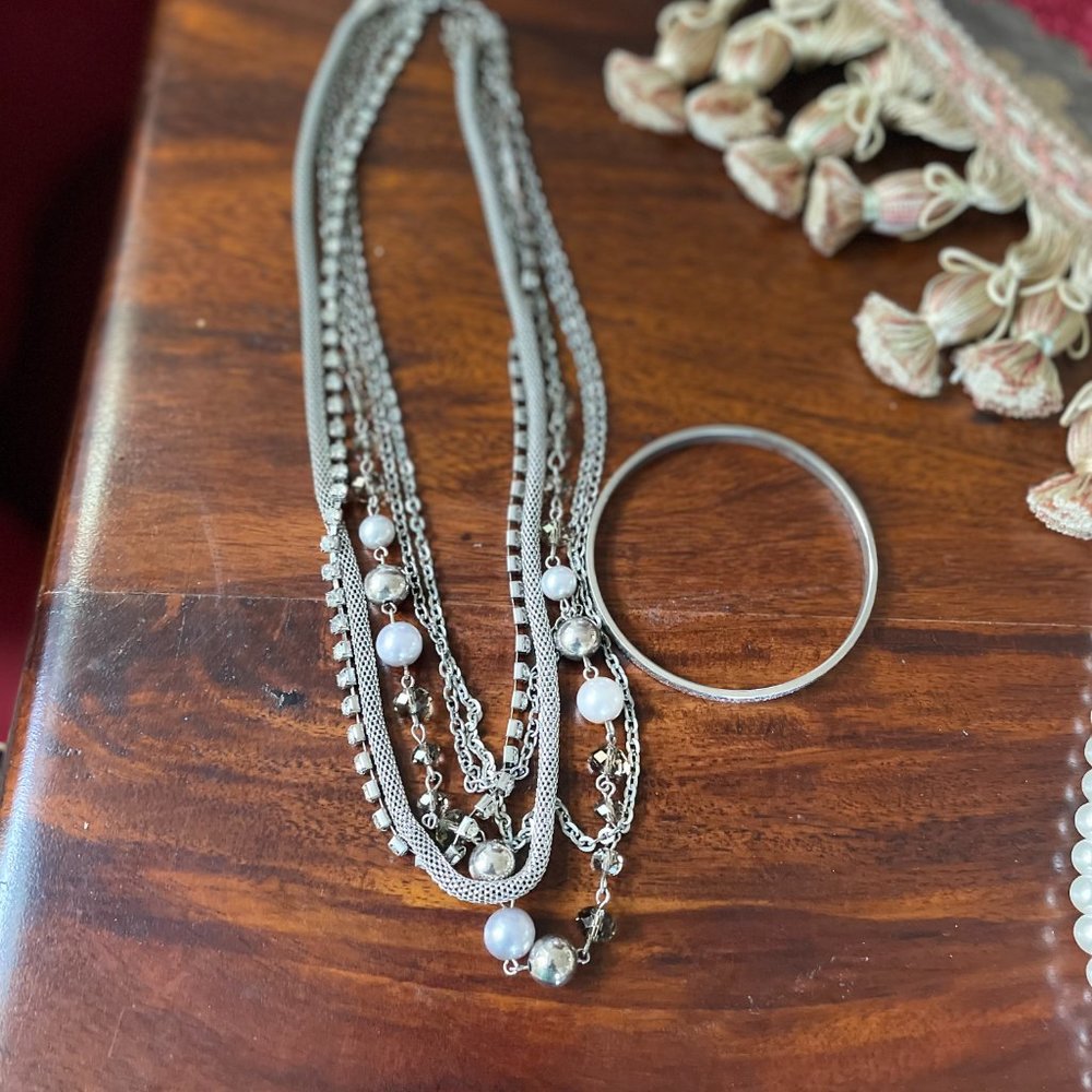 2 ITEMS Vintage Silver tone Monet bangle bracelet and 6 assorted chain necklace - Picture 2 of 7